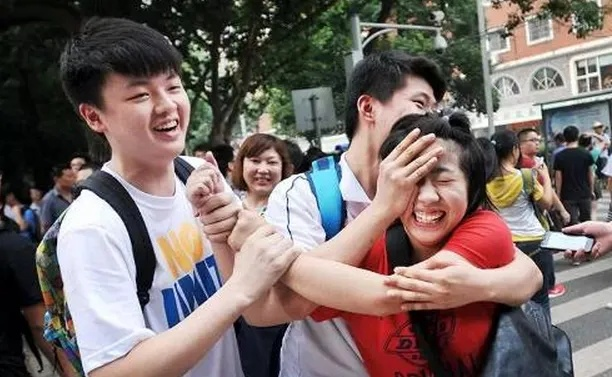 六月末的十字路口：女孩高考志愿填报的七十二小时