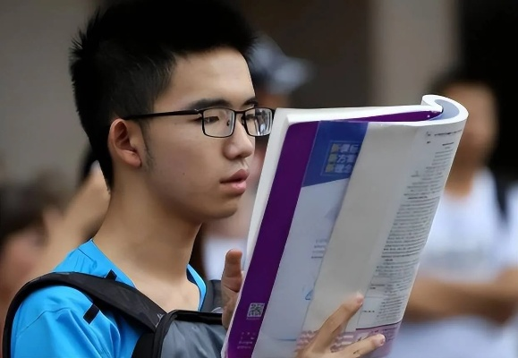 男孩高考落榜后学什么专业前景比较好?职业教育打造多元成才路