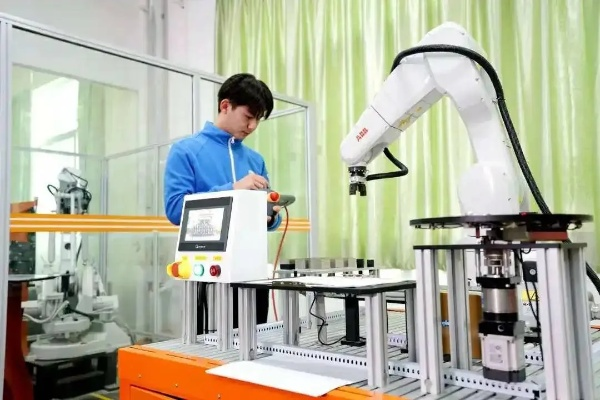  专科机器人专业就业前景如何？直面制造业转型的务实选择