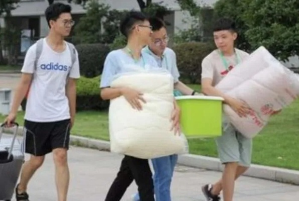 南京大学新生选被指南:如何挑选最适合的被子?关键在于这几点