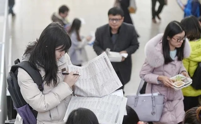  大学生什么时候可以考公？关键在于科学规划与精准准备