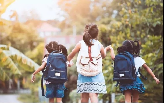 大学家长可以进校吗？高校开放政策与亲子沟通的边界何在